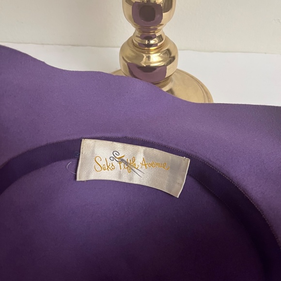 “Thoroughly modern Millie” Plum fur felt fedora hat. - Picture 2 of 4